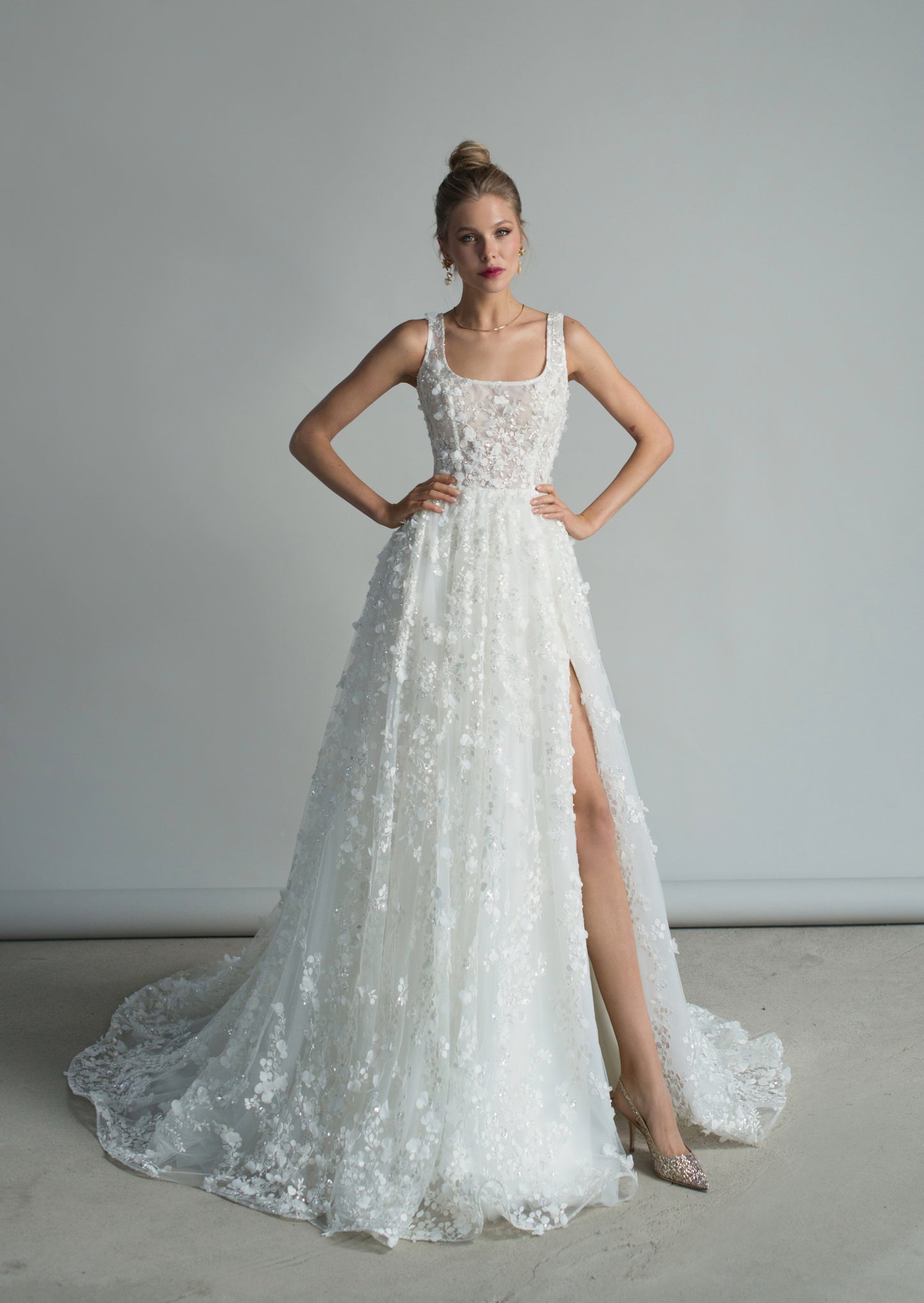 Wedding Dress with Floral Application, Scoop Neck and High Slit Skirt - Apus