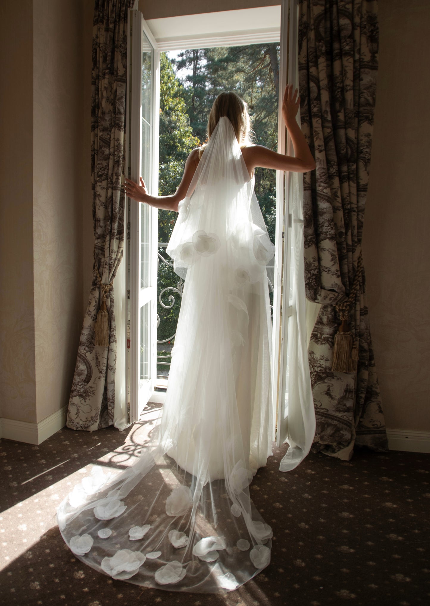 Romantic ivory veil with 3D flower application