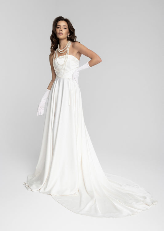Elegant  Vintage-Inspired Strapless Satin Wedding Dress with Long Train